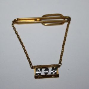 💛🔠 Vintage Gold “WM” Tie Clip by Swank (2" x 2")